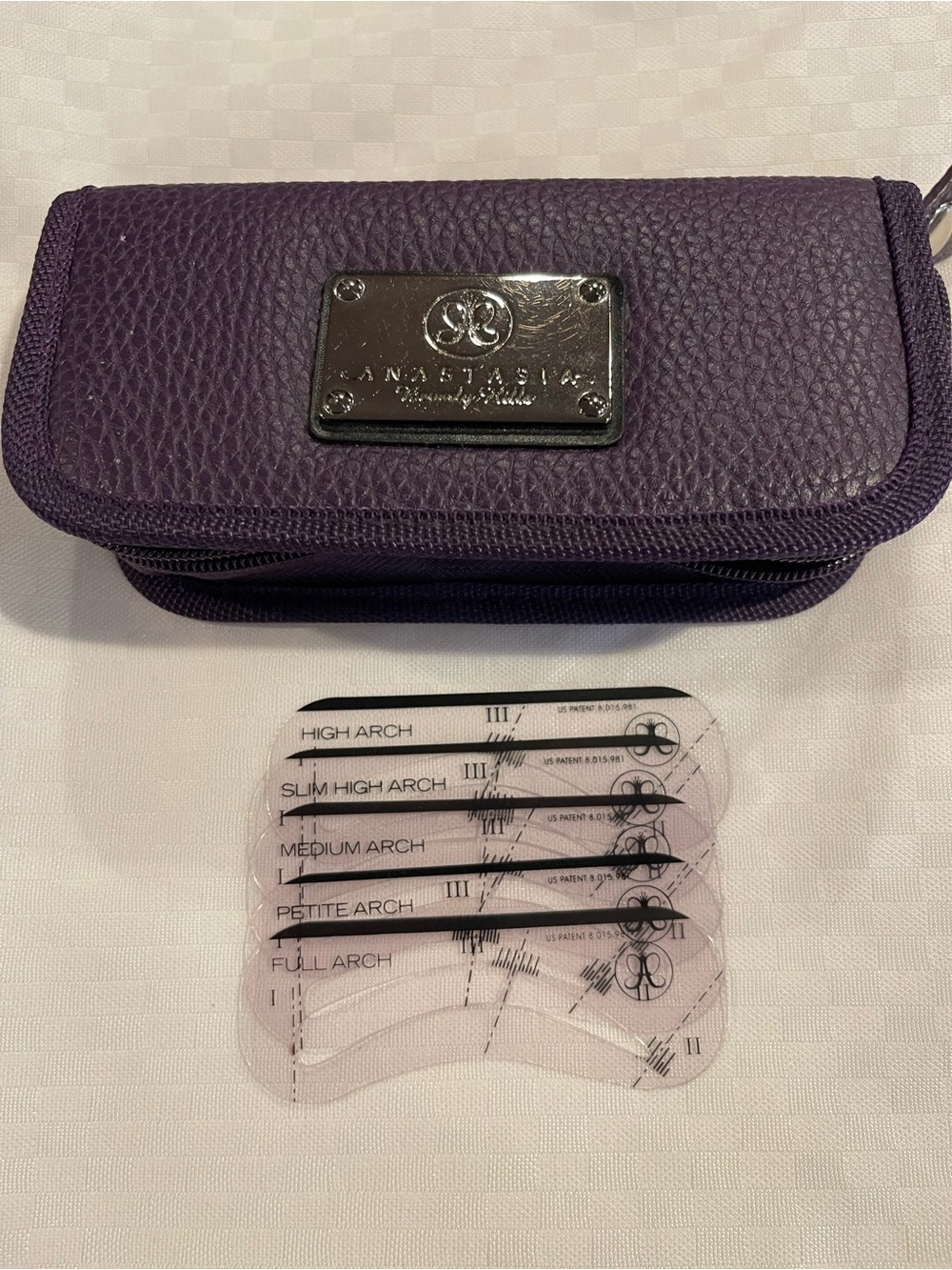 Anastasia Beverly Hills brow stencils (5) and pouch